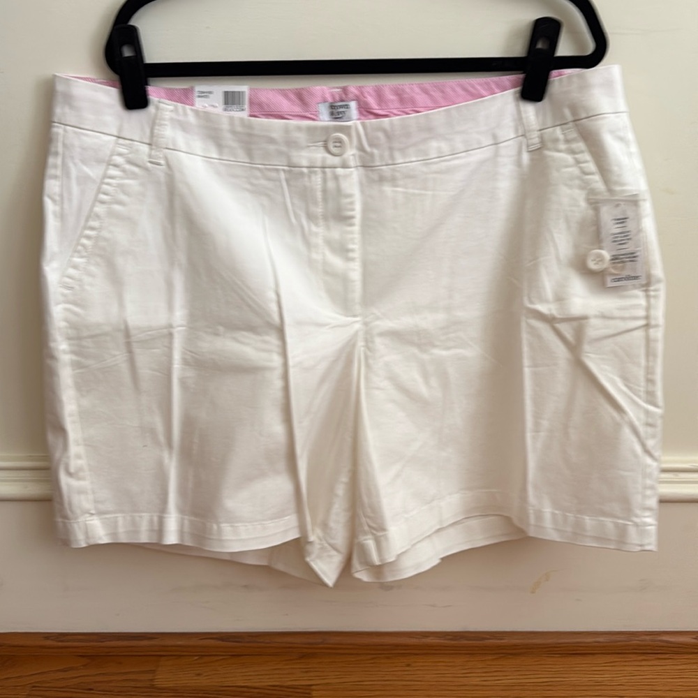 Crown & ivy Caroline shorts nwt Sz 18W‎